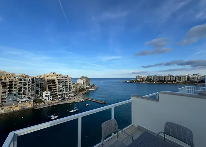 Giuliani Seafront Penthouse 15
